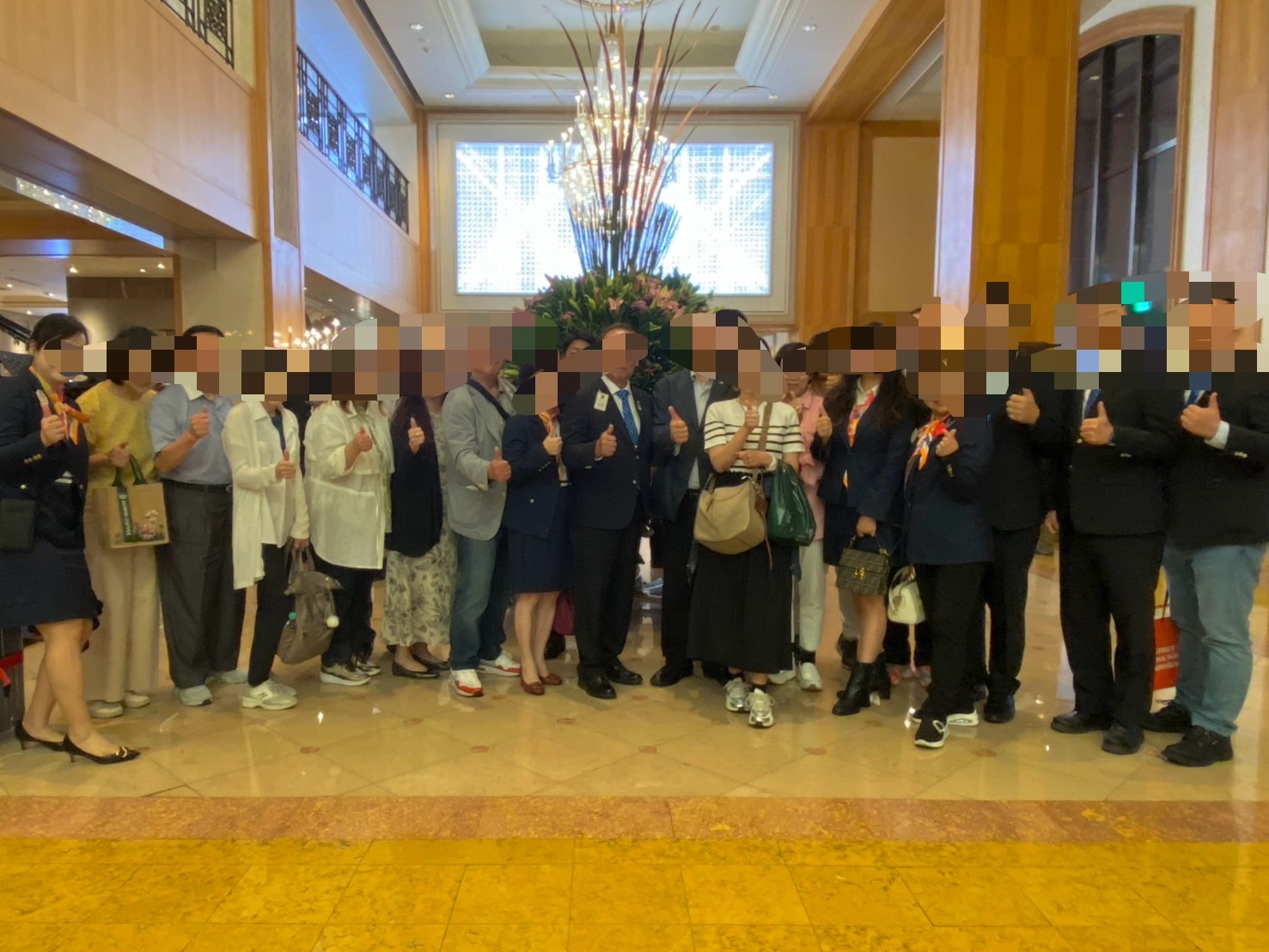 宿泊先ホテルでの歓迎と全体写真