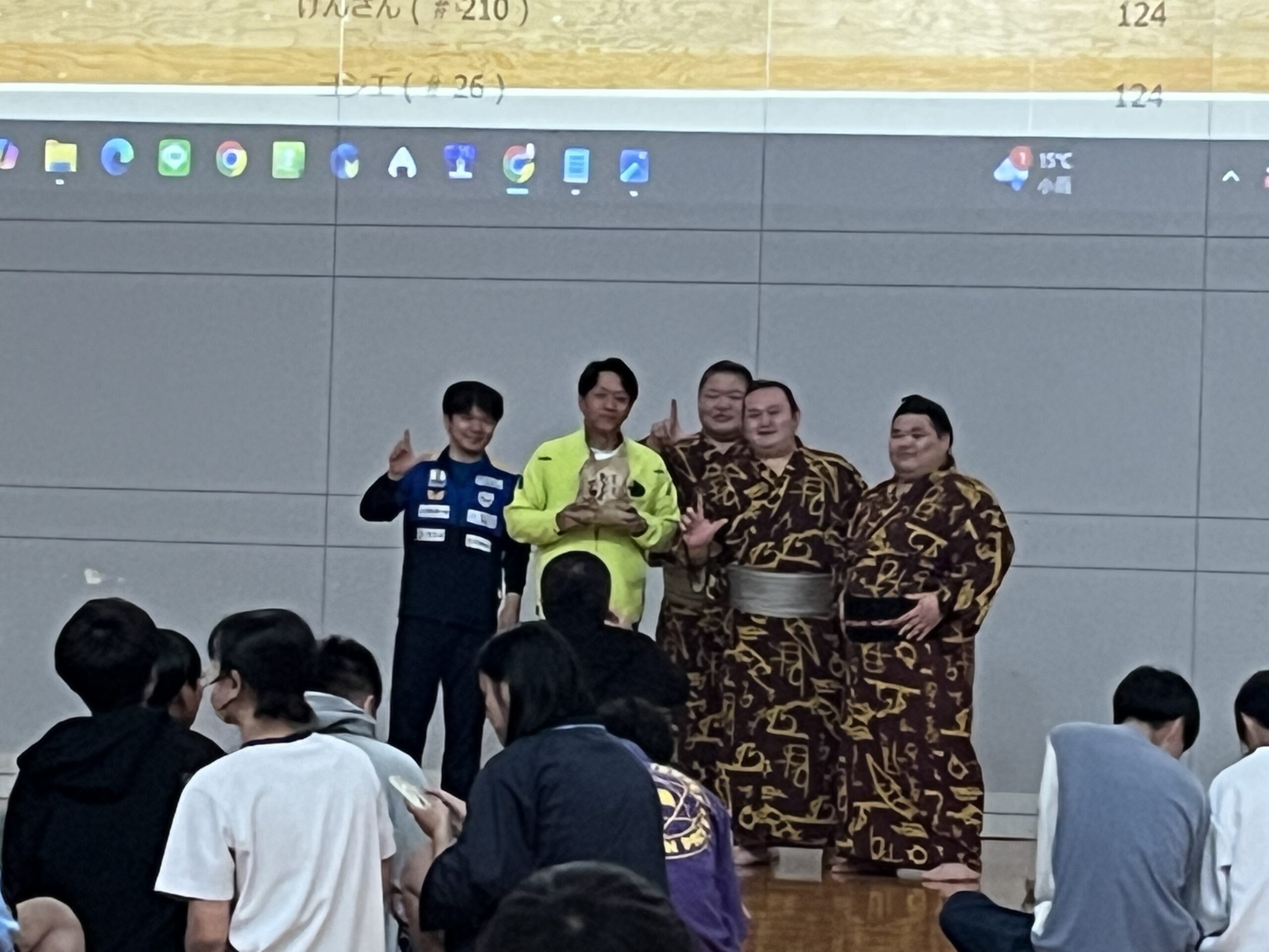 スマホを使った参加型クイズ大会の画面